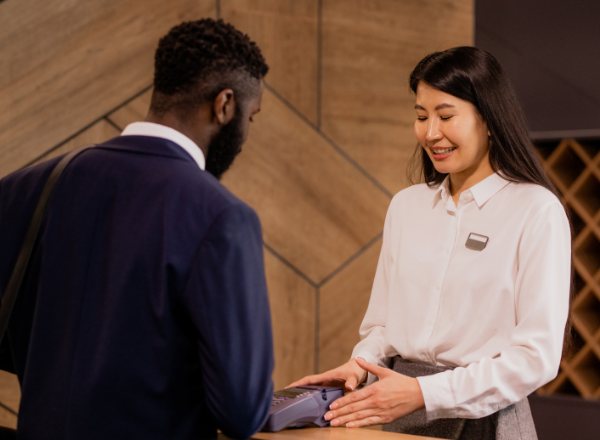 Réceptionniste d'hôtel - compétences en anglais à Lyon