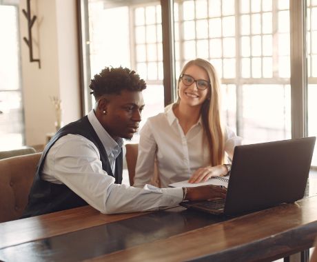 Témoignage de Laurent, qui s'est formé en Community management pour apprendre à utiliser les réseaux sociaux pour son activité. à Lyon